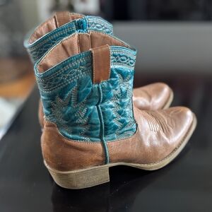 Cute Western Boots 8M Embroidered Cowgirl